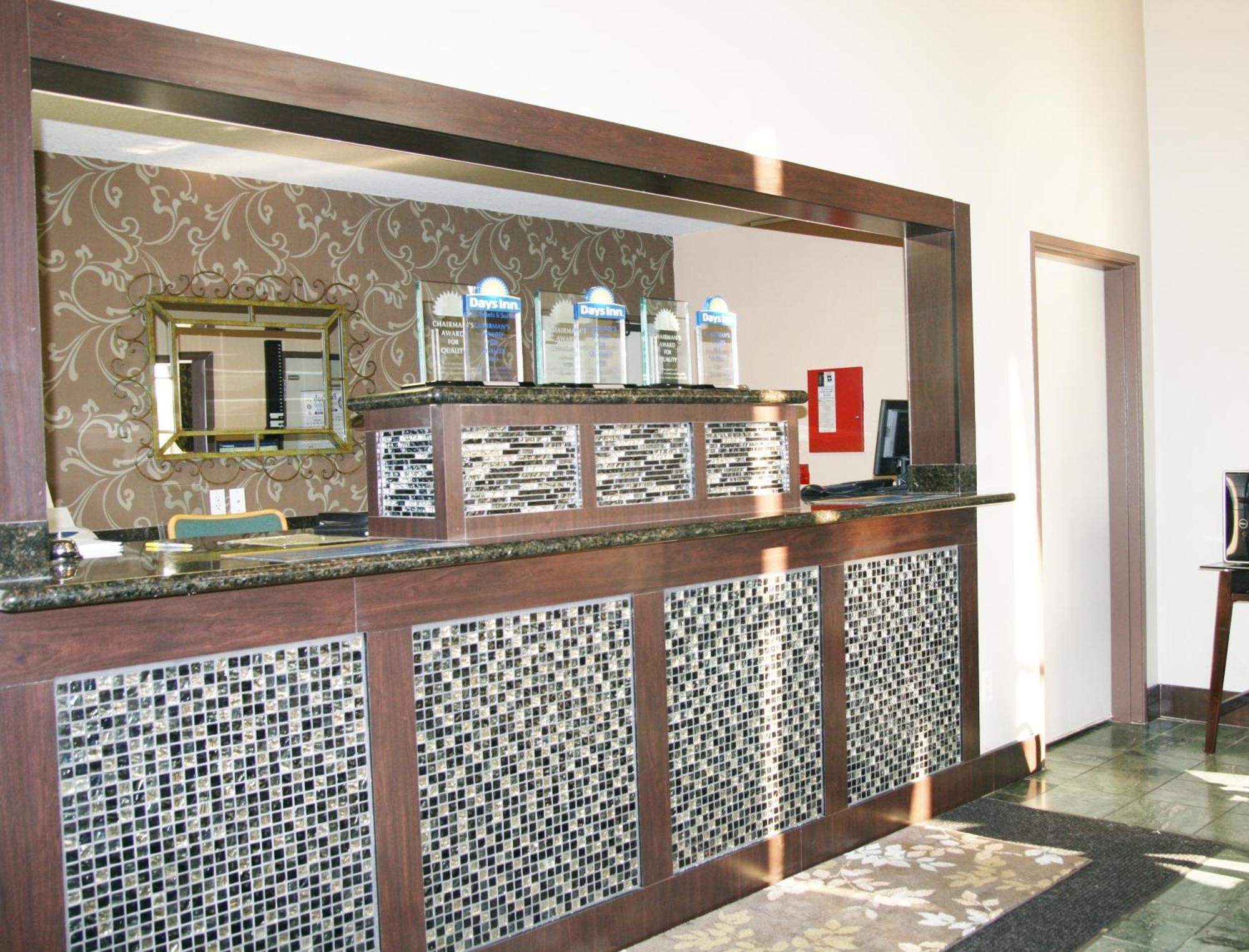 Days Inn By Wyndham Rocklin/Sacramento Екстериор снимка